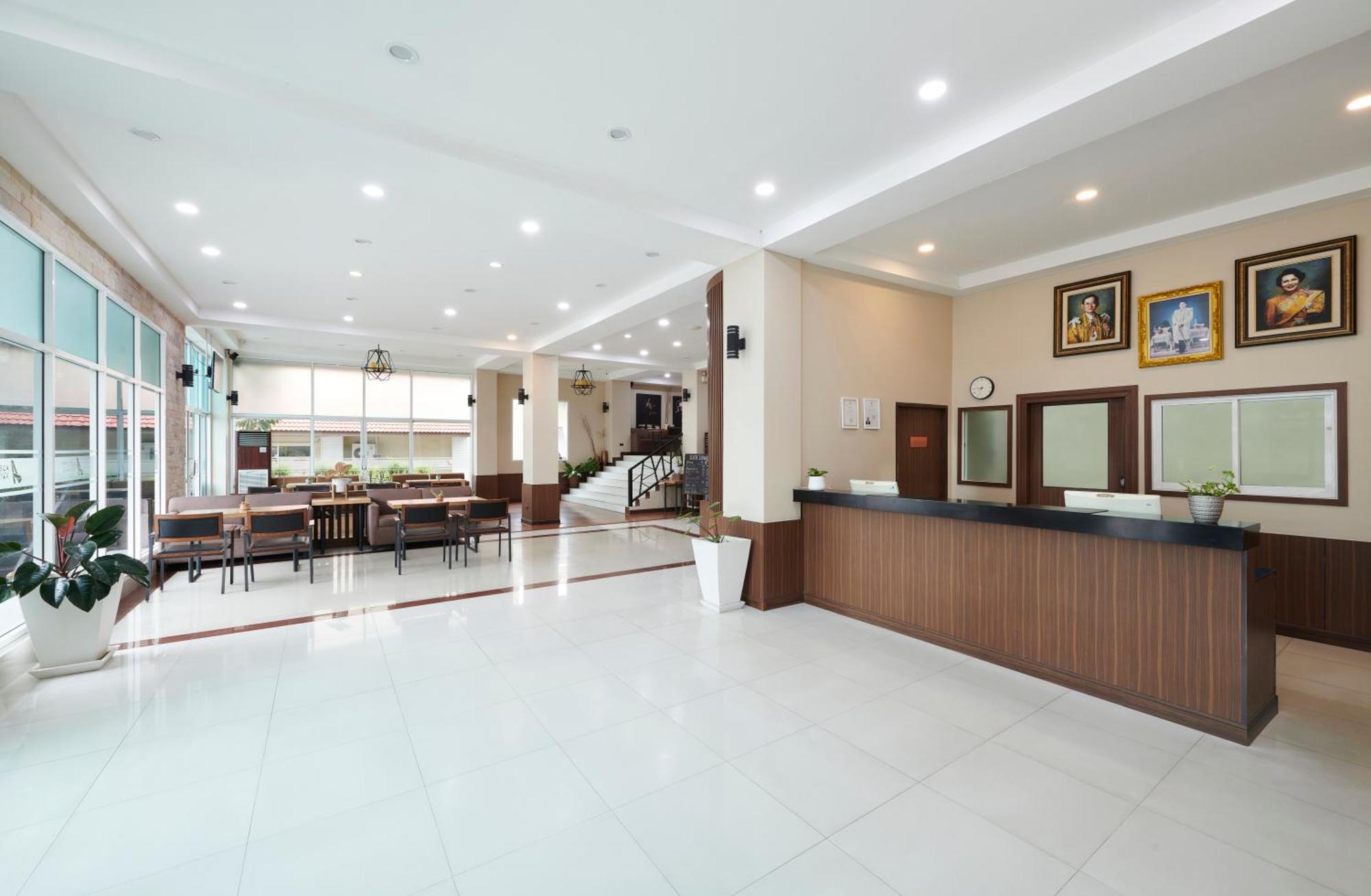 Adelphi Pattaya Hotel Екстериор снимка