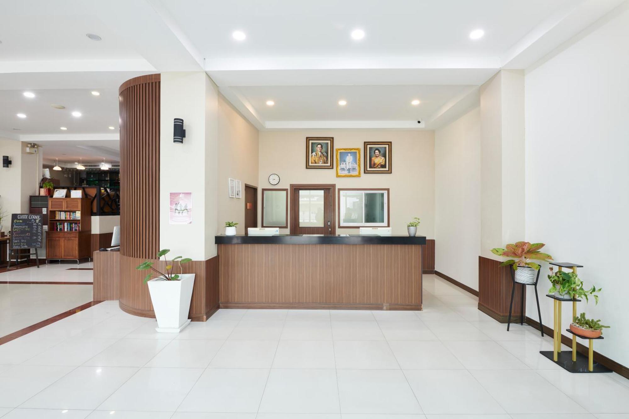 Adelphi Pattaya Hotel Екстериор снимка